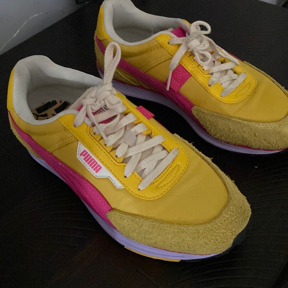 Pumas size 6